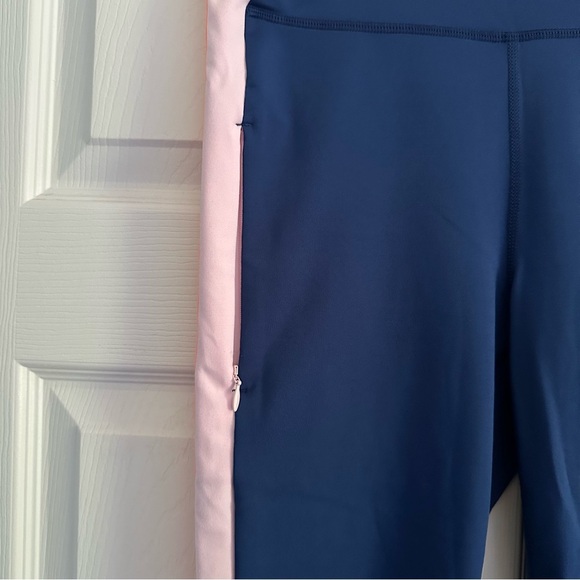 Size L Lilly Pulitzer Luxletic 24" Weekender High-Rise Legging Oyster Bay Navy - Picture 6 of 8